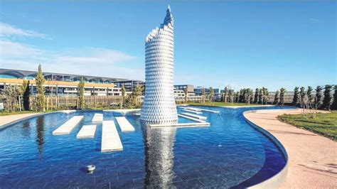 Yola devama mecburuz. 