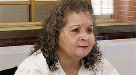 Jan 25, 2022 · The court sentenced Yolanda to life in prison with the possibility of parole in 30 years. The 30 years come up in 2025, which will also be the 30th anniversary of Selena’s death. Saldivar is serving her time at a maximum-security women’s prison in Gatesville, Texas, known as Mountain View Unit. Selena Quintanilla’s killer might walk free ... . 