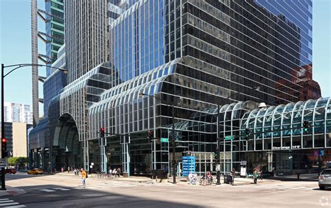 About 605 W Madison St Chicago, IL 60661. A 505 sq. ft studio apartment on 40th floor with spectacular city view. The apartment is available from July 1,2017 to March 03,2018. The lease can be extended if required. The lease will be transferred on the new occupant with no additional fee.. 