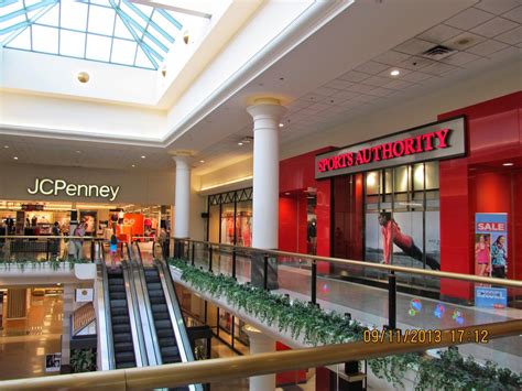 Yorktown center yorktown shopping center lombard il. Jul 28, 2023. Listen to this article 2 min. Yorktown Center, a 1.2 million-square-foot shopping center in the Chicago suburb of Lombard, is adding two new restaurants to its lineup. Local craft ... 
