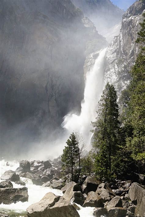 Yosemite National Park: Massive snowpack brings thundering waterfalls