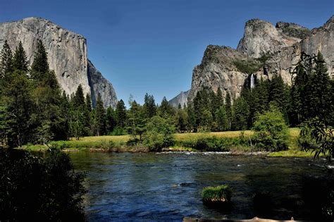 Yosemite national park wiki. Nationaal park Yosemite. Het Nationaal park Yosemite ligt in het hart van Californië. Met zijn ‘hangende’ valleien, vele watervallen, meren, gepolijste koepelvormige rotsen, morenen en U-vormige valleien toont … 