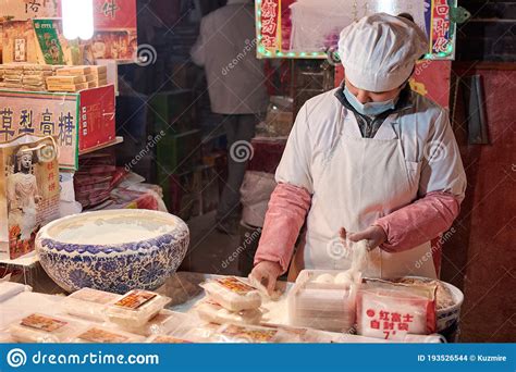 Young Cook Photo Luoyang