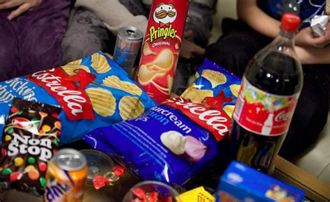 Young Swedes eating too much junk food: study - The Local