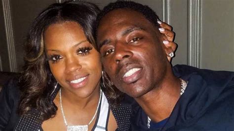 Young dolph gf. Dec 19, 2022 · She’s wearing her passion and her pain. Exactly one year ago, Young Dolph, Jaye’s romantic partner of nearly a decade, was gunned down in his native Memphis. They shared two young children ... 