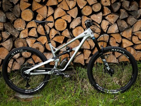 Yt jeffsy core 2. 2024 YT Jeffsy Core 2 All the bike you need. YT's new Jeffsey is our top pick. For $3,299 / £2,999 / €2,999, it offers everything you need to enjoy most of what mountain biking offers. With Fox ... 