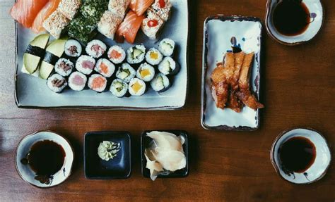 Yummi sushi. Genießen Sie unser außergewöhnliches japanisches All-you-can-eat Buffet mit über 100 warmen und kalten Speisen, Suppen, Salaten, Fingerfood, Sushi und Teppanyaki. 