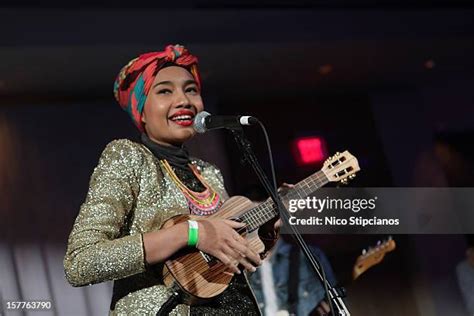Yunalis zarai biography of alberta