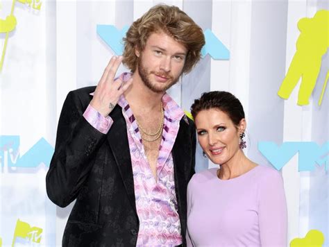 Rapper Yung Gravy and Sheri Nicole Easterling, who is the mother of TikTok star Addison Rae, made their romance public at the award show Sunday night. We would not want to be @AddisonRae today as she's trending alongside her mom @sherinicolee 👀 Sheri is causing quite the internet stir after attending the @vmas as @yunggravy 's date and ....