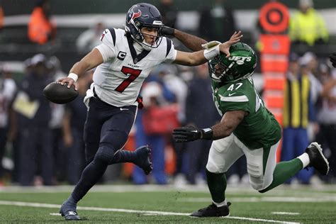 Zach Wilson leads Jets to 30-6 win over Texans in return. C.J. Stroud leaves late with a concussion