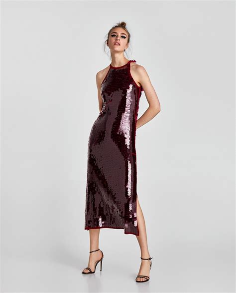 Zara sparkly dress. Zara's midi dresses highlight the contrasting elegance of this garment. Contrary to the other lengths, this version is midi length, below the knee and above the ankle, making it a suitable option for any occasion. ... And for evening looks, the incomparable sparkle of a sequin midi dress is a definite winner. The midi style works naturally in ... 