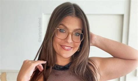 Zart Pickelnd Leaks (SEX) 💦 230 Photos