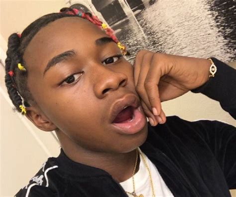 About Zay Hilfiger Zay Hilfiger. Dancer Zay Hilfiger was born in Detroit, Michigan, United States on November 15, 2000. He's 22 years old today. Dancer who rose to prominence after writing the viral hit"Juju On That Beat". He also has a YouTube channel, The ZayNetwork, where he posts music videos and dancing moves.. 