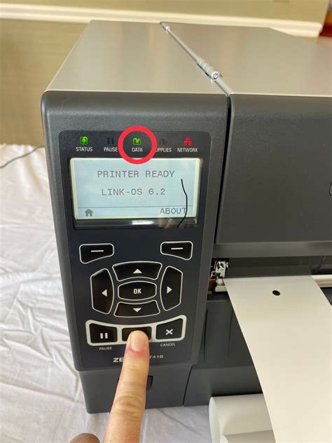 Zebra zt410 status light red.  This section helps you interpret your printer's indicator light ...