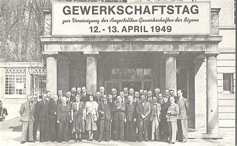 Zehn jahre bildungswerk der deutschen angestellten gewerkschaft, 1952 1962. - Training guide for a hotel reservation agent.