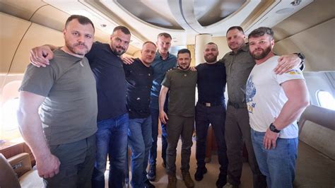 Zelenskyy brings home five Azov battalion commanders from Turkey