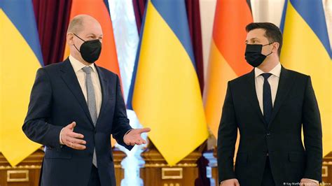 Zelenskyy in Berlin amid push for new weapons for Ukraine