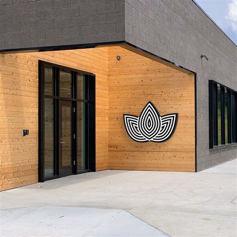 Welcome to Zen Leaf, your premier recreational cannabis dispensary located in the trendy West Loop neighborhood of downtown Chicago. Our mission is to provide high-quality cannabis products and exceptional customer service to all adult-use customers. At Zen Leaf, we strive to create a welcoming and comfortable environment where you can explore ...