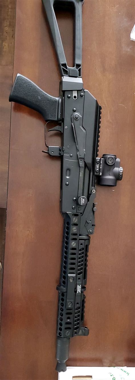 Unconverted saigas did not have handguard retainers. Stuff like this is why every time someone posts a Saiga they call “converted” with a bolt on retainer and other things that aren’t don’t yet, I tell them that no, it is in fact, not converted.. 