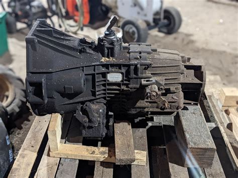 Zf6 transmission 4x4.  Includes: Transmission, Transfer case, column, peda...