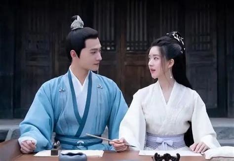 A heartwarming, positive drama is precisely what the public needs. Luo Yunxi and Zhang Ruonan’s first time acting as a couple, how their chemistry together is! Let’s look forward to them as they shine brightly on the screen. Are you excited about this pairing? With the broadcast of "Love is Panacea" the pairing of Luo Yunxi and Zhang Ruonan .... 