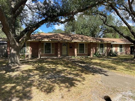 Zillow bay city tx. Pick up where you left off on your Zillow Home Loans dashboard. Home Loans dashboard. Touring homes & making offers. Discover Zillow Home Loans; See how much you qualify for ... Bay City, TX 77414. SIGRID COLESIO, BROKER. $98,000. 3 bds; 1 ba; 1,522 sqft - House for sale. Price cut: $7,000 (Oct 9) 1408 Austin St, Bay City, TX 77414. SWE … 