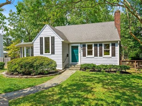 Zillow bethesda md. Nearby recently sold homes. Nearby homes similar to 5703 Newington Rd have recently sold between $950K to $3M at an average of $485 per square foot. SOLD OCT 6, 2023. $955,000 Last Sold Price. 4 beds. 2.5 baths. 2,086 sq ft. 5600 Pollard Rd, Bethesda, MD 20816. (301) 654-3200. 
