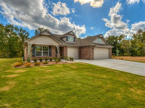 Zillow has 36 photos of this $379,800 3 beds, 2 baths, 2,383 Square Feet single family home located at 14739 S Urbana Ave, Bixby, OK 74008 built in 2017. MLS #2327067..