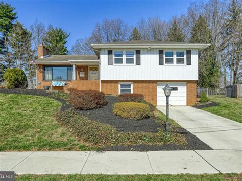 Zillow camp hill. 2023 Arlington St, Camp Hill PA, is a Single Family home that contains 1040 sq ft and was built in 1950.It contains 2 bedrooms and 2 bathrooms.This home last sold for $261,150 in September 2023. The Zestimate for this Single Family is $261,400, which has increased by $4,600 in the last 30 days.The Rent Zestimate for this Single Family is … 