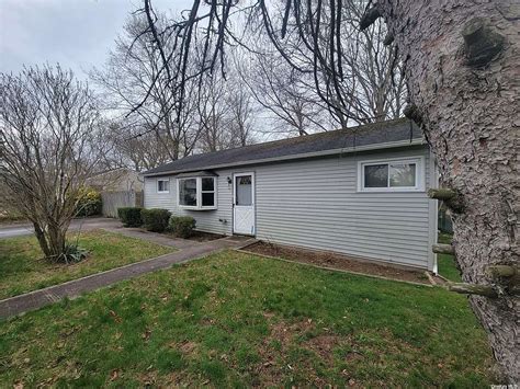Zillow central islip. 158 Root Avenue, Central Islip, NY 11722 is currently not for sale. The -- sqft single family home is a 3 beds, 1 bath property. This home was built in 1974 and last sold on 2023-06-06 for $390,000. View more property details, … 