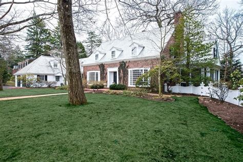 Zillow chestnut hill ma. Zillow has 34 homes for sale in 02467. View listing photos, review sales history, and use our detailed real estate filters to find the perfect place. 
