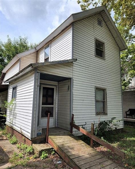 Zillow coshocton ohio. 80 Zero St #32, Coshocton OH, is a Mobile / Manufactured home that contains 960 sq ft and was built in 2003.It contains 2 bedrooms and 2 bathrooms.This home last sold for $59,900 in September 2023. The Zestimate for this Mobile / Manufactured is $60,100, which has increased by $60,100 in the last 30 days.The Rent Zestimate for this … 