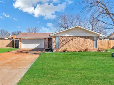 Zillow elk city ok. The listing broker’s offer of compensation is made only to participants of the MLS where the listing is filed. 116 Peggy Dr, Elk City, OK 73644 is pending. Zillow has 15 photos of this 3 beds, 2 baths, 1,440 Square Feet single family home with a list price of $184,700. 