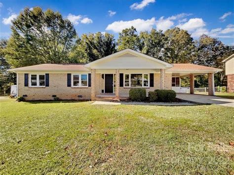 Zillow gastonia. 1640 S New Hope Rd, Gastonia NC, is a Single Family home that contains 2652 sq ft and was built in 1939.It contains 4 bedrooms and 3 bathrooms.This home last sold for $587,000 in February 2024. The Zestimate for this Single Family is $592,800, which has increased by $592,800 in the last 30 days.The Rent Zestimate for this Single Family … 