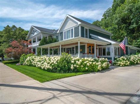 Zillow has 50 photos of this $1,275,000 8 beds, 5 baths, 6,465 Square Feet single family home located at 1222 Walkabout Ln, Harbor Springs, MI 49740 MLS #472322.. 