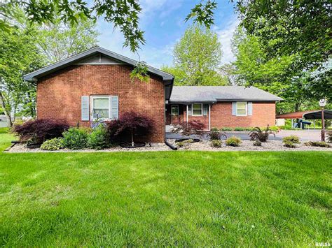 14 Cherry Tree Pl, Harrisburg IL, is a Single Family home that contai