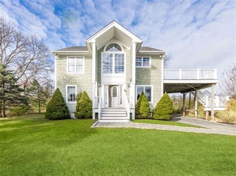 Zillow montauk ny. 100 Deforest Rd, Montauk NY, is a Condo home that contains 650 sq ft.It contains 2 bedrooms and 1 bathroom.This home last sold for $685,000 in March 2019. The Rent Zestimate for this Condo is $7,500/mo, which has increased by $461/mo in the last 30 days. 