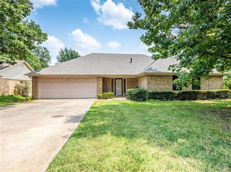 Zillow paris tx. The listing broker’s offer of compensation is made only to participants of the MLS where the listing is filed. 575 E Houston St, Paris, TX 75460 is pending. Zillow has 21 photos of this 3 beds, 2 baths, 1,544 Square Feet single family home with a list price of $140,000. 