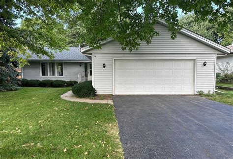 Zillow rockford il 61108. May 3, 2023 · 5502 Woodbine Dr, Rockford, IL 61108 is currently not for sale. The 1,410 Square Feet single family home is a 2 beds, 2 baths property. This home was built in null and last sold on 2023-05-03 for $130,000. View more property details, sales history, and Zestimate data on Zillow. 