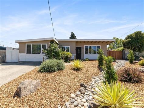 Zillow has 42 photos of this $499,000 5 beds, 3 baths, 1,840 Square Feet single family home located at 1074 Albright Pl, Ukiah, CA 95482 built in 1980. MLS #323015974.. 