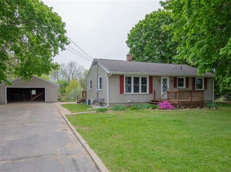 Zillow vicksburg mi.  .  Browse data on the 596 recent real estate tra...