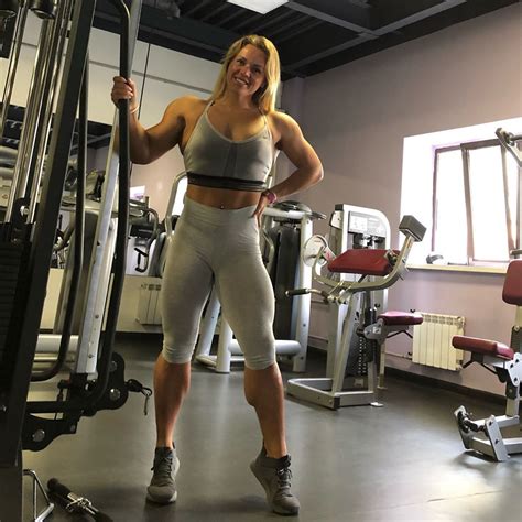 302 likes, 7 comments - Zlata (@zlatatarasova_sportfit) on Instagram: "My weight now is about 84-86 (187) kg but look much better when I’m in my 80’s))) #bodybuildi...". 