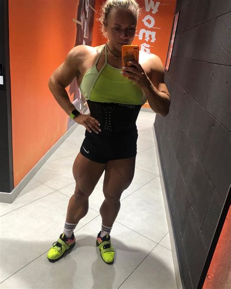 Re: Zlata Tarasova. « Reply #32 on: February 15, 2021, 03:54:52 pm ». Seems to be at 5"7 200 lbs. Would love to see her in HerBiceps+ video in mixed comparaison with some muscle male as Sean. Logged.. 