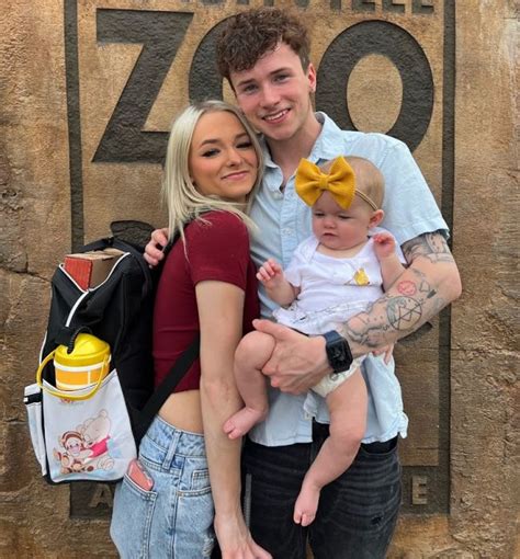 Zoe laverne husband. Feb 23, 2021 · Zoe LaVerne, a 19-year-old TikTok star with 17.9 million followers, has announced that she is expecting a baby with her 20-year-old boyfriend Dawson Day. 
