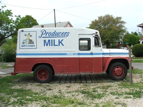The milkman would drop off milk on doorsteps. . Zoemilktruck