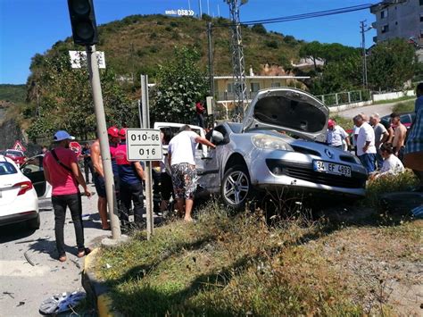 Zonguldak’ta iki otomobil çarpıştı