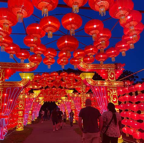 Zoo lights boston. Jul 21, 2022 · Boston Lights is an interactive experience at Franklin Park Zoo that is sure to impress visitors with more than 55 large-scale displays made up of hundreds of colorful lanterns. The lanterns ... 