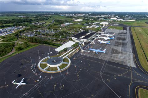 Aéroport De La Guadeloupe - Aéroport De La Guadeloupe