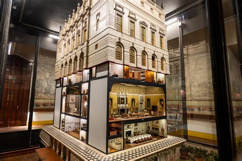 A Dolls House Overview