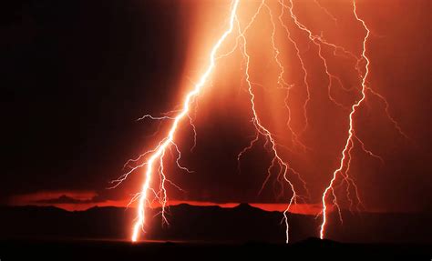 A Flash Of Lightning In The Dark Night Guide To Bodhisattvas Way Life Dalai Lama Xiv